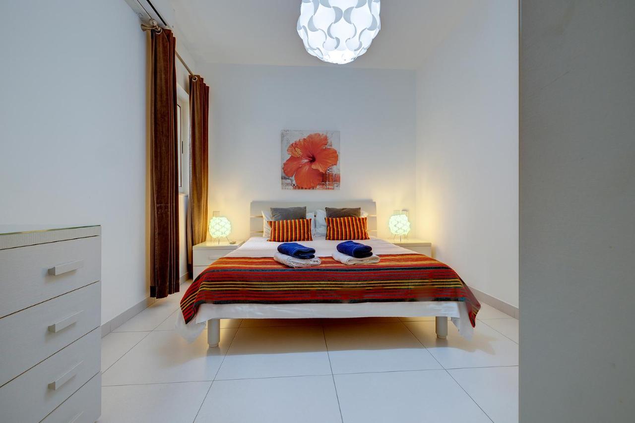 Modern Apartment Steps From Balluta Bay Σλιέμα Εξωτερικό φωτογραφία